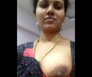 الهندي عمتي الثقيلة الأمعاء تظهر